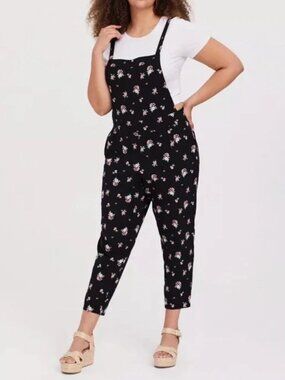 Torrid Size 5X (28) Black Floral Crepe Tapered overall with Pockets NWT